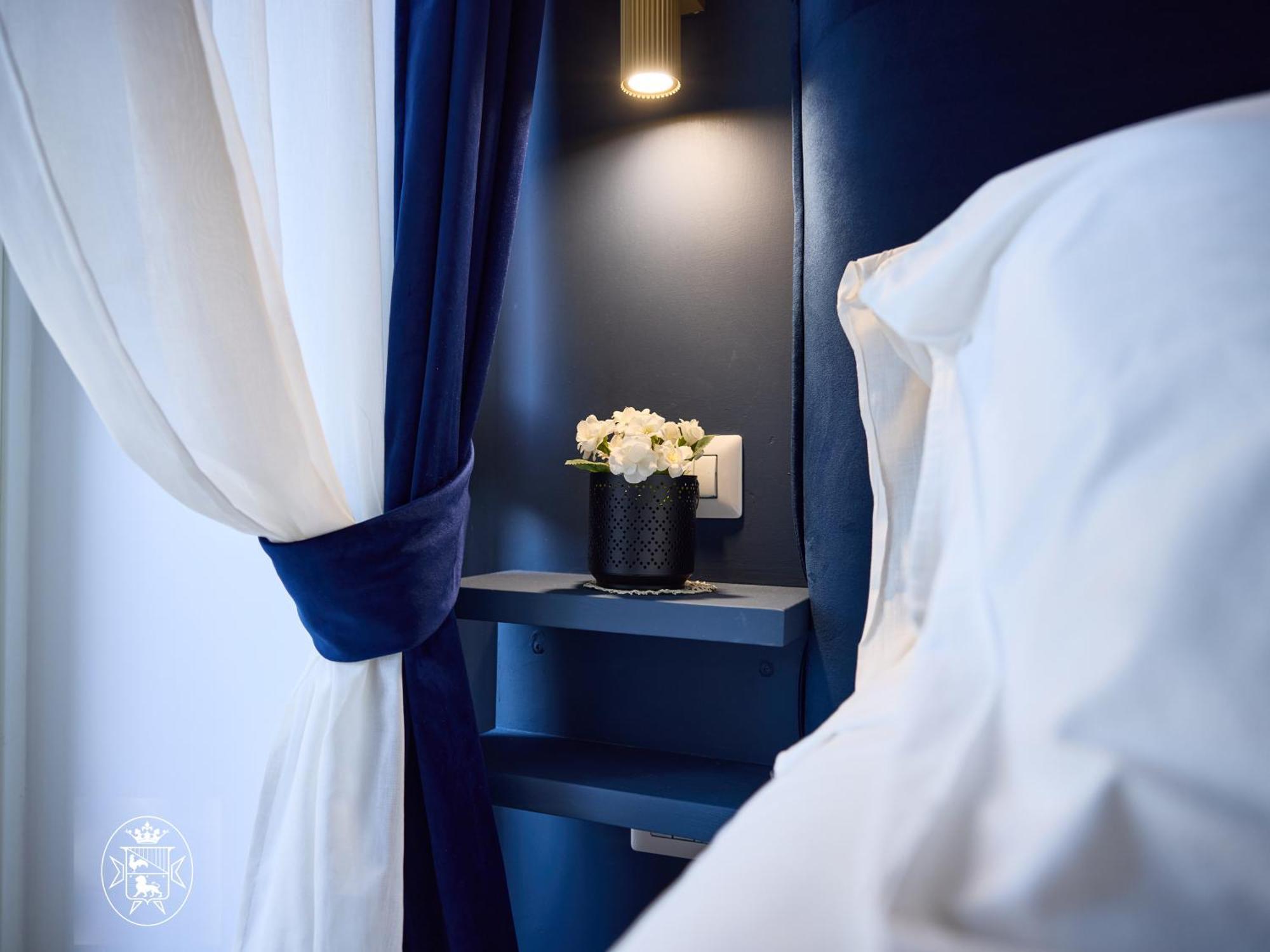 Vista Piazza Dei Martiri Bed & Breakfast Наполи Екстериор снимка