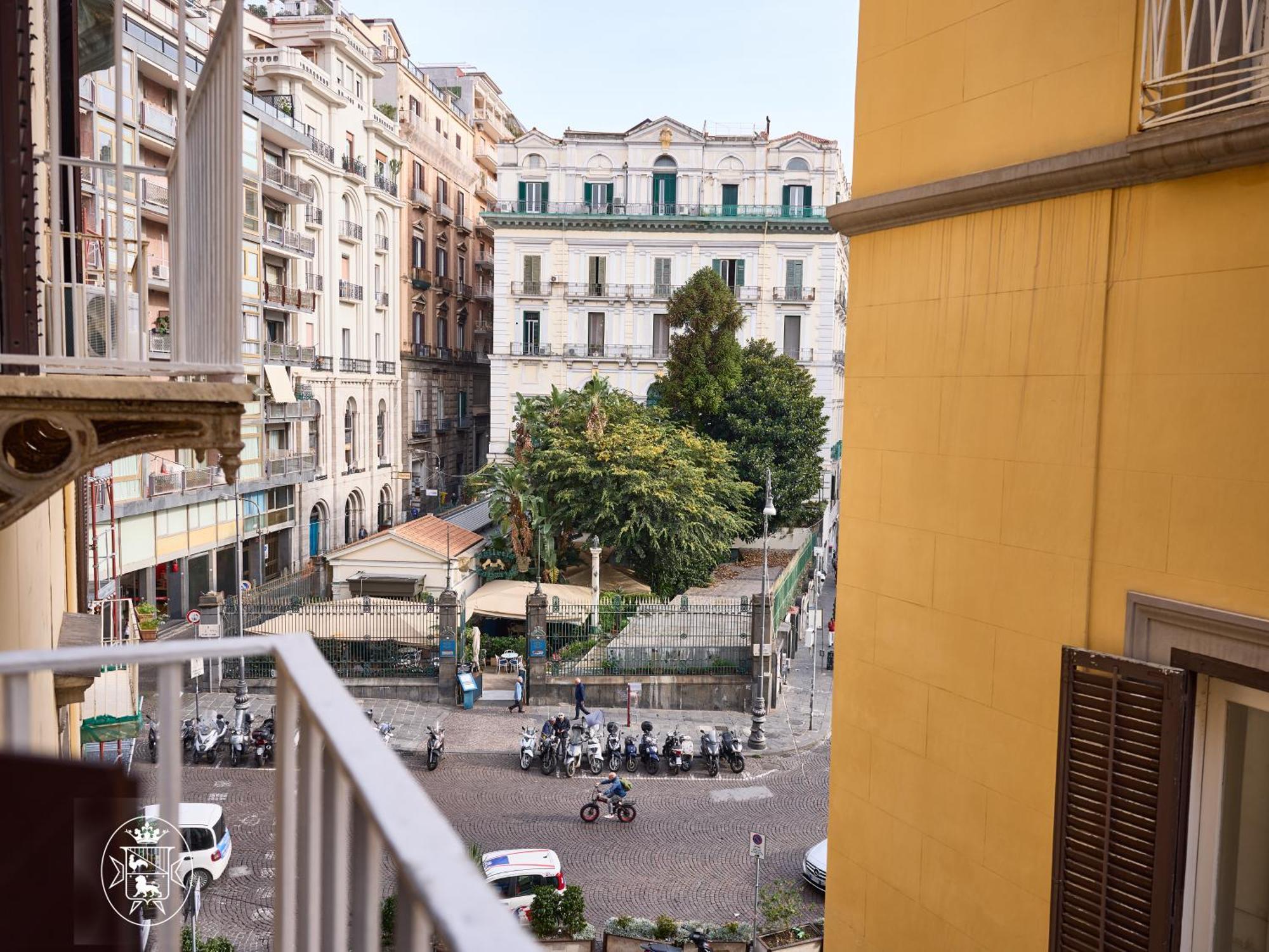 Vista Piazza Dei Martiri Bed & Breakfast Наполи Екстериор снимка