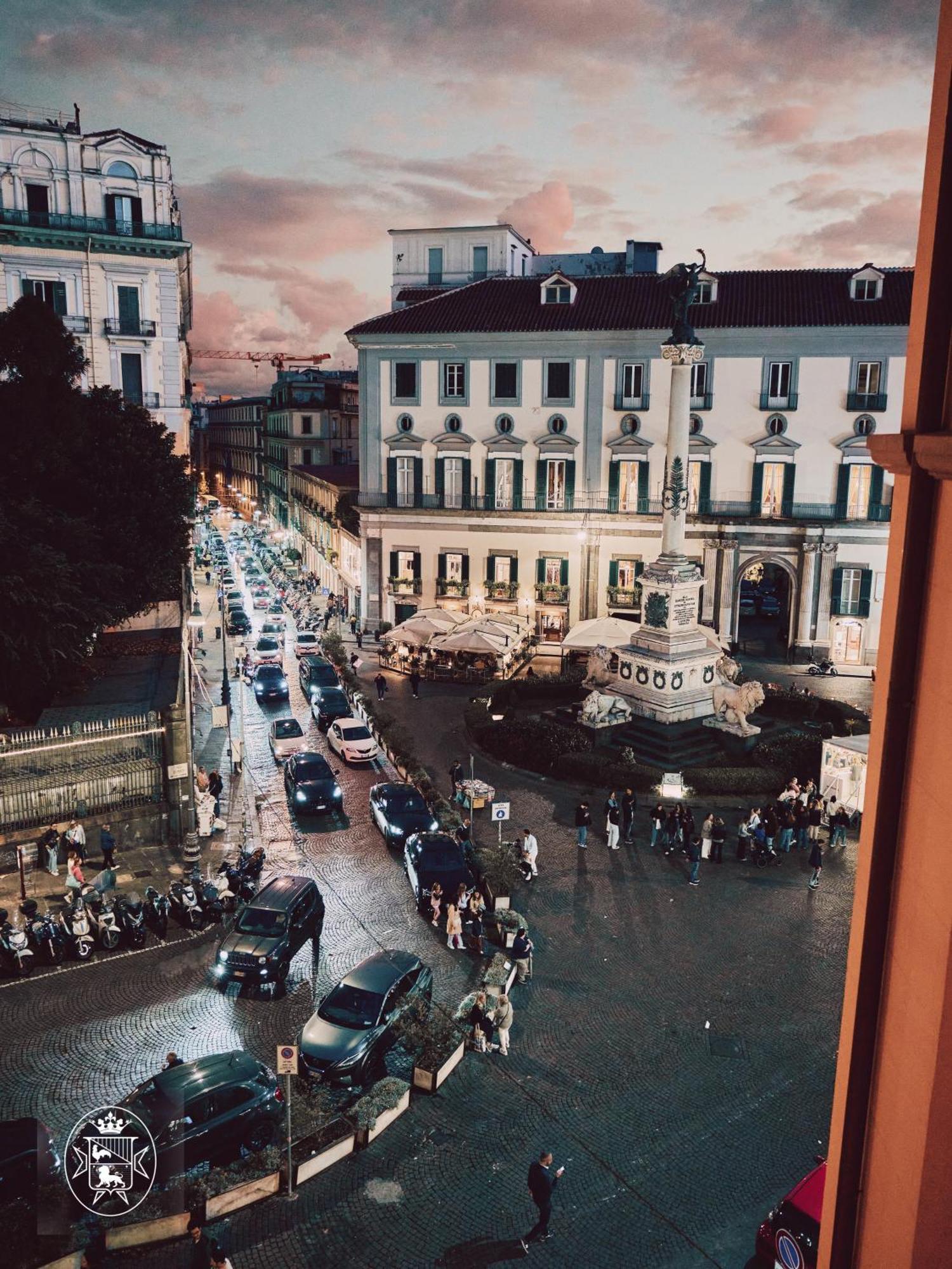 Vista Piazza Dei Martiri Bed & Breakfast Наполи Екстериор снимка